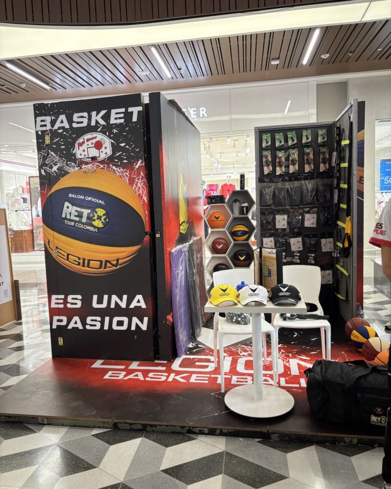 Stand LÉGION en parada Medellín 2025